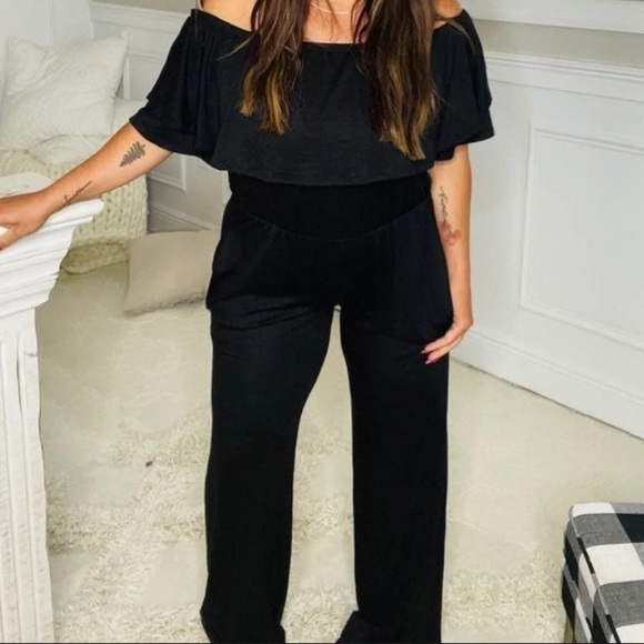 Beautiful Hemish Off the shoulder jumpsuit - Picture 1 of 3